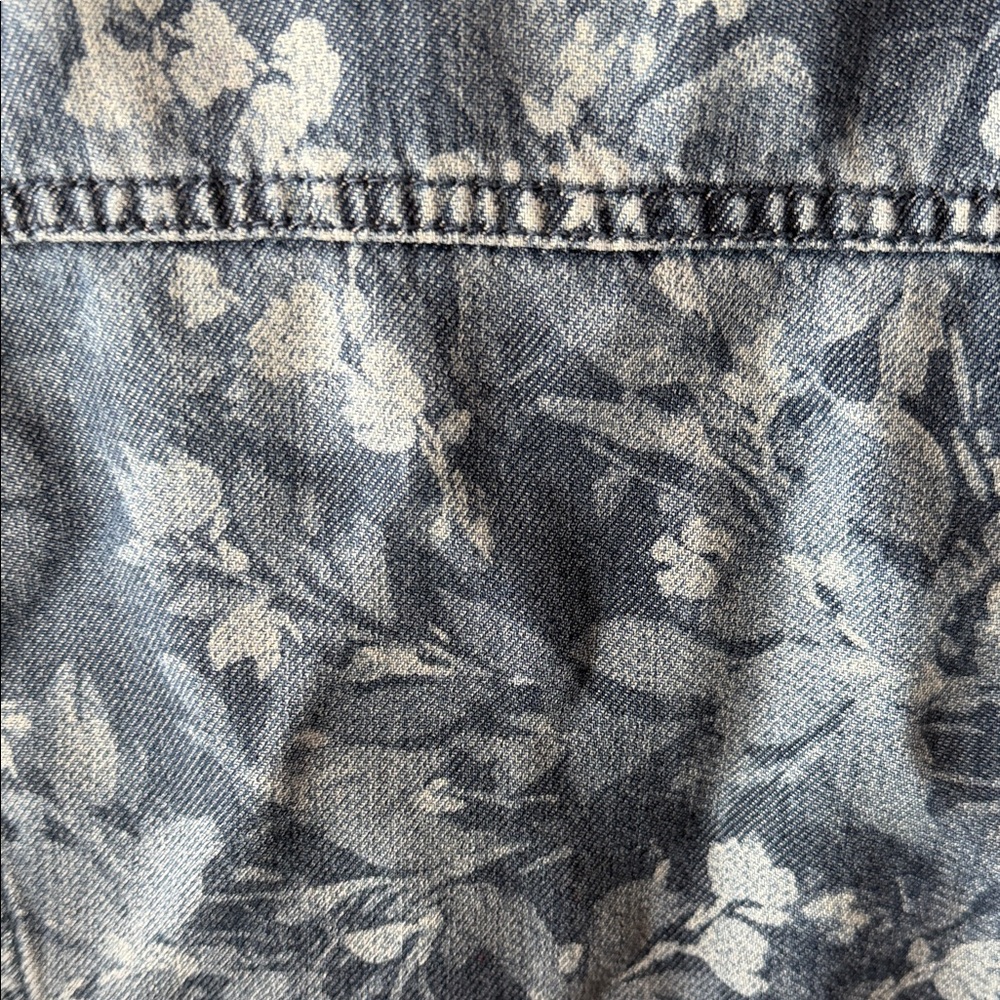 Super soft! Chico's Dark Blue Patterned Jean Jacket - Picture 8 of 8
